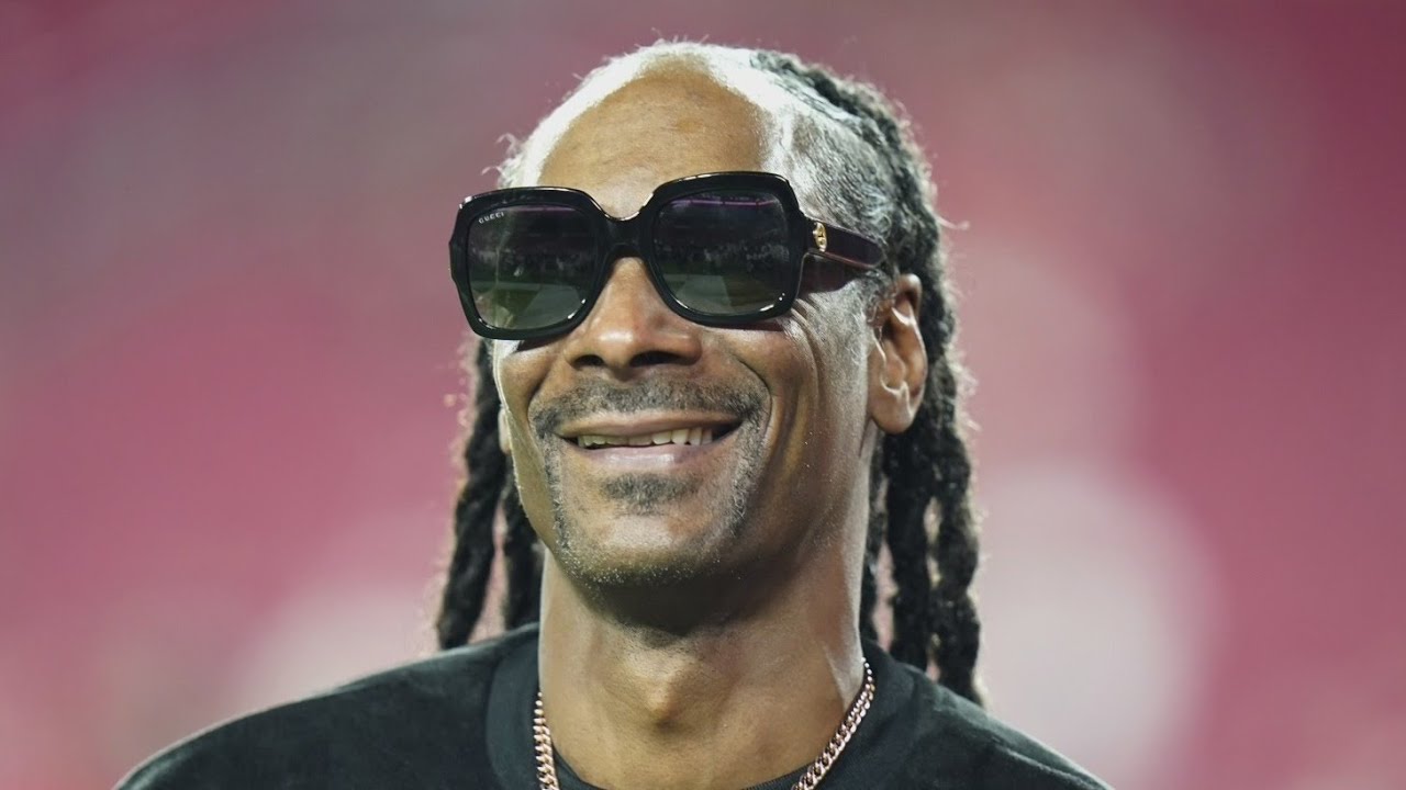 Snoop Dogg says he's giving up smoking