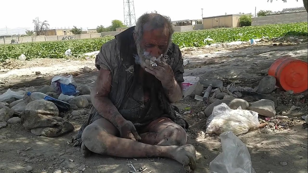 This is the dirtiest man alive | he hasn't showered for more than 60 years | smokes animal feces.