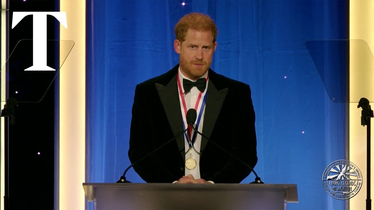 Prince Harry named "Living Legend of Aviation" at awards show