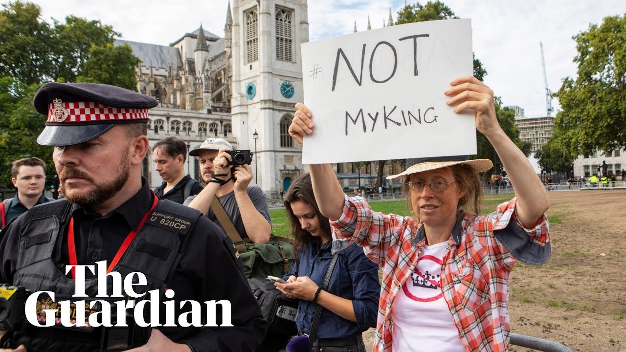 'Not my King': the anti-monarchy protesters being threatened with arrest