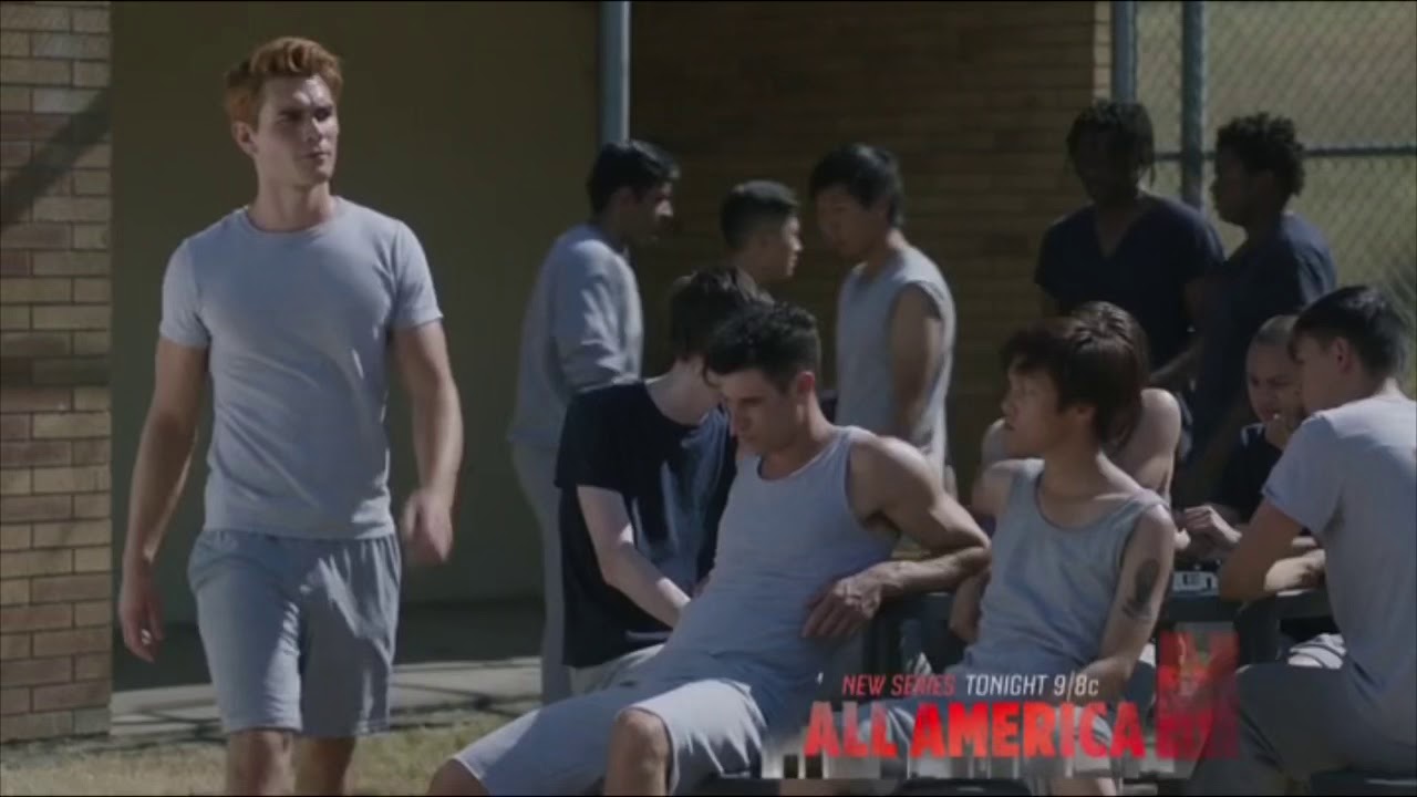 Archie Plans the Football Game | 3x02 | Riverdale