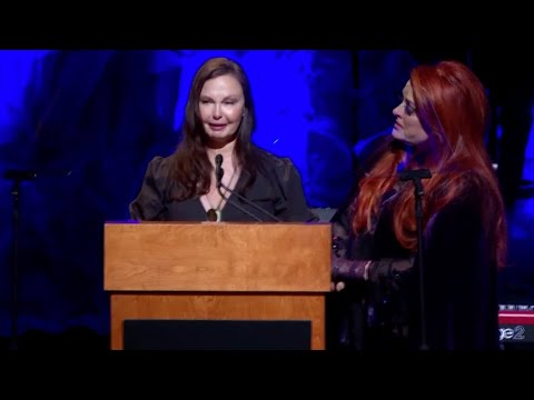 Naomi Judd’s Daughters Get EMOTIONAL Accepting Honor After Her Tragic Death