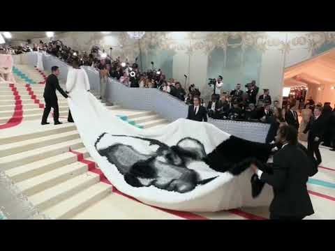Jeremy Pope takes over Met Gala with giant Karl Lagerfeld cape