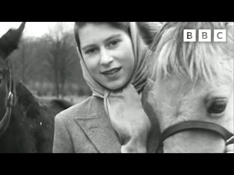 A queen in waiting: Elizabeth II’s childhood years @BBC News - BBC