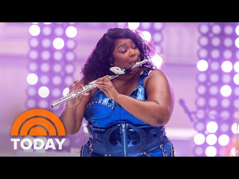 Watch: Lizzo Plays 200-Year-Old Flute At Washington, DC Concert