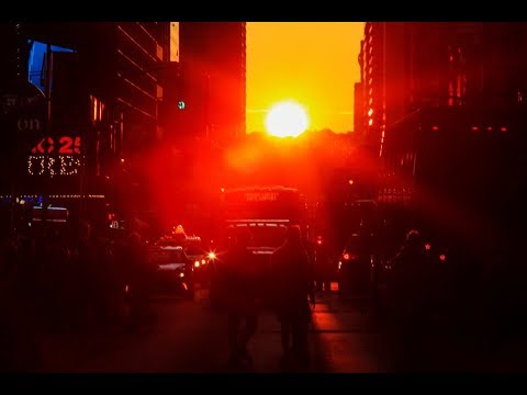 ‘Manhattanhenge’ lights up New York City streets