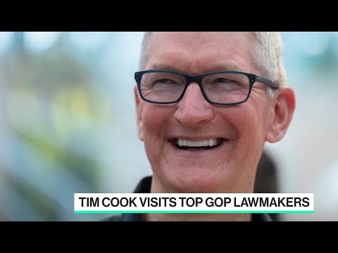 Elon Musk Visits Tim Cook at Apple Headquarters