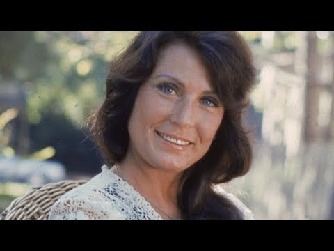 Tragic Details About Loretta Lynn