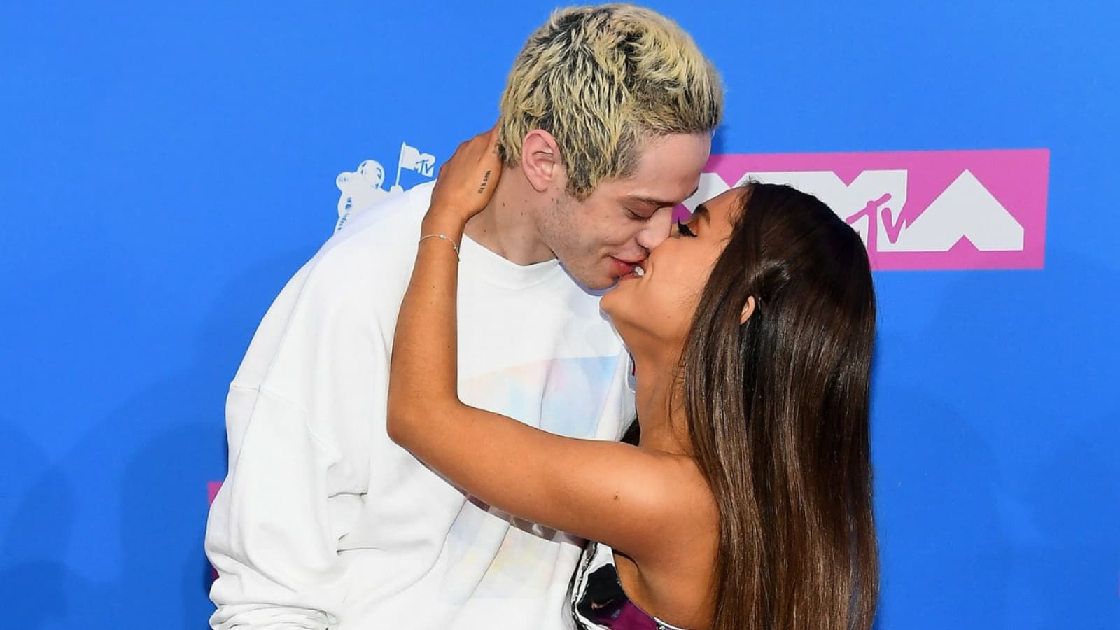 ariana grande and pete davidson