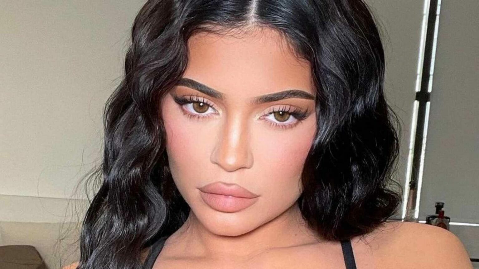 Kylie Jenner Becomes The Queen Of Instagram With 301M Followers