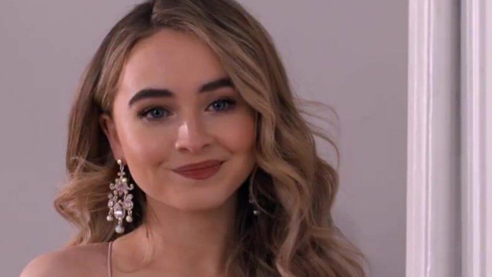 Sabrina Carpenter as Harper in Tall Girl