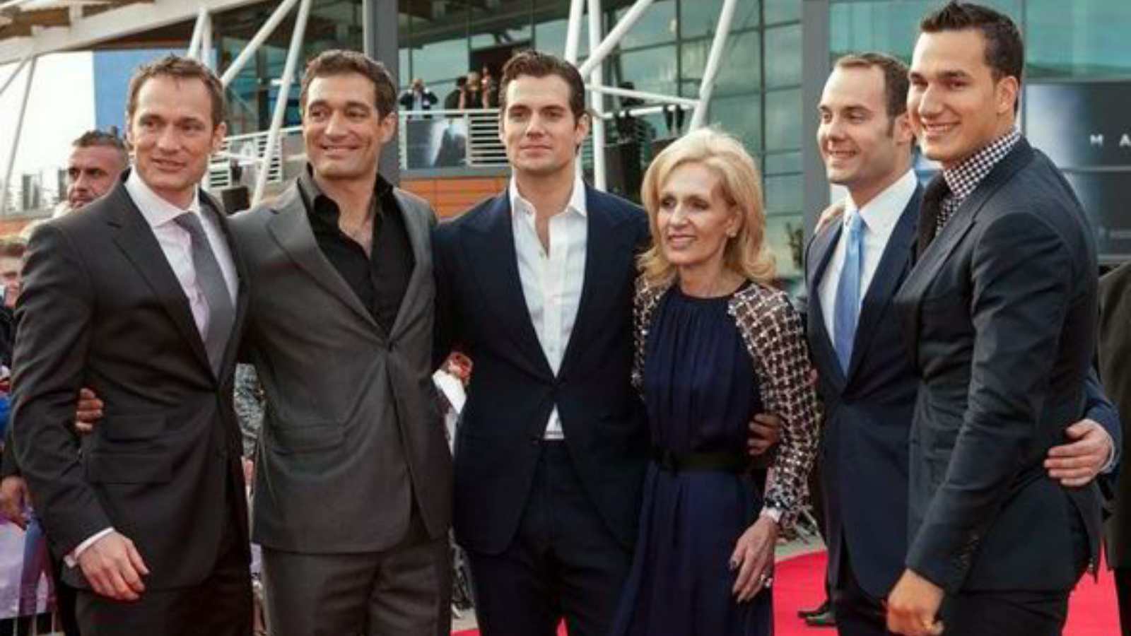 Henry Cavill with his brothers