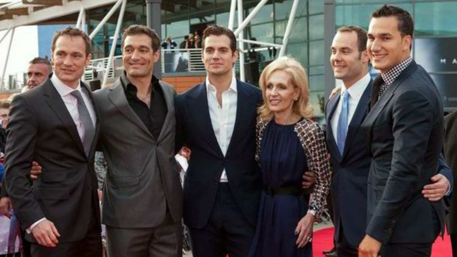 Henry Cavill with his mom and brothers