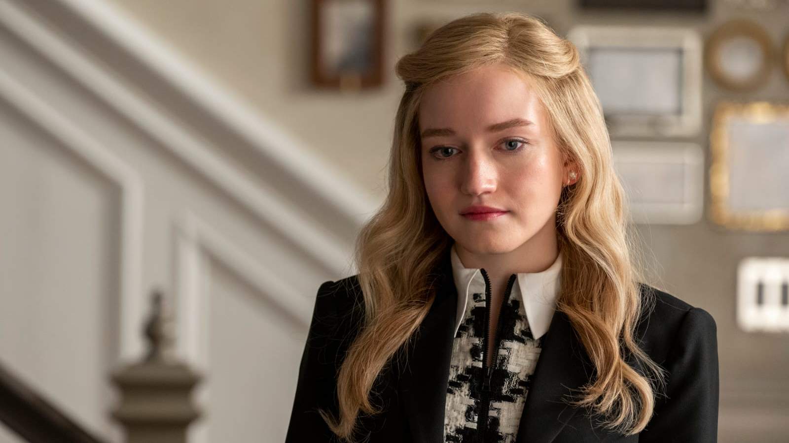 Julia Garner as Anna Delvey in the series