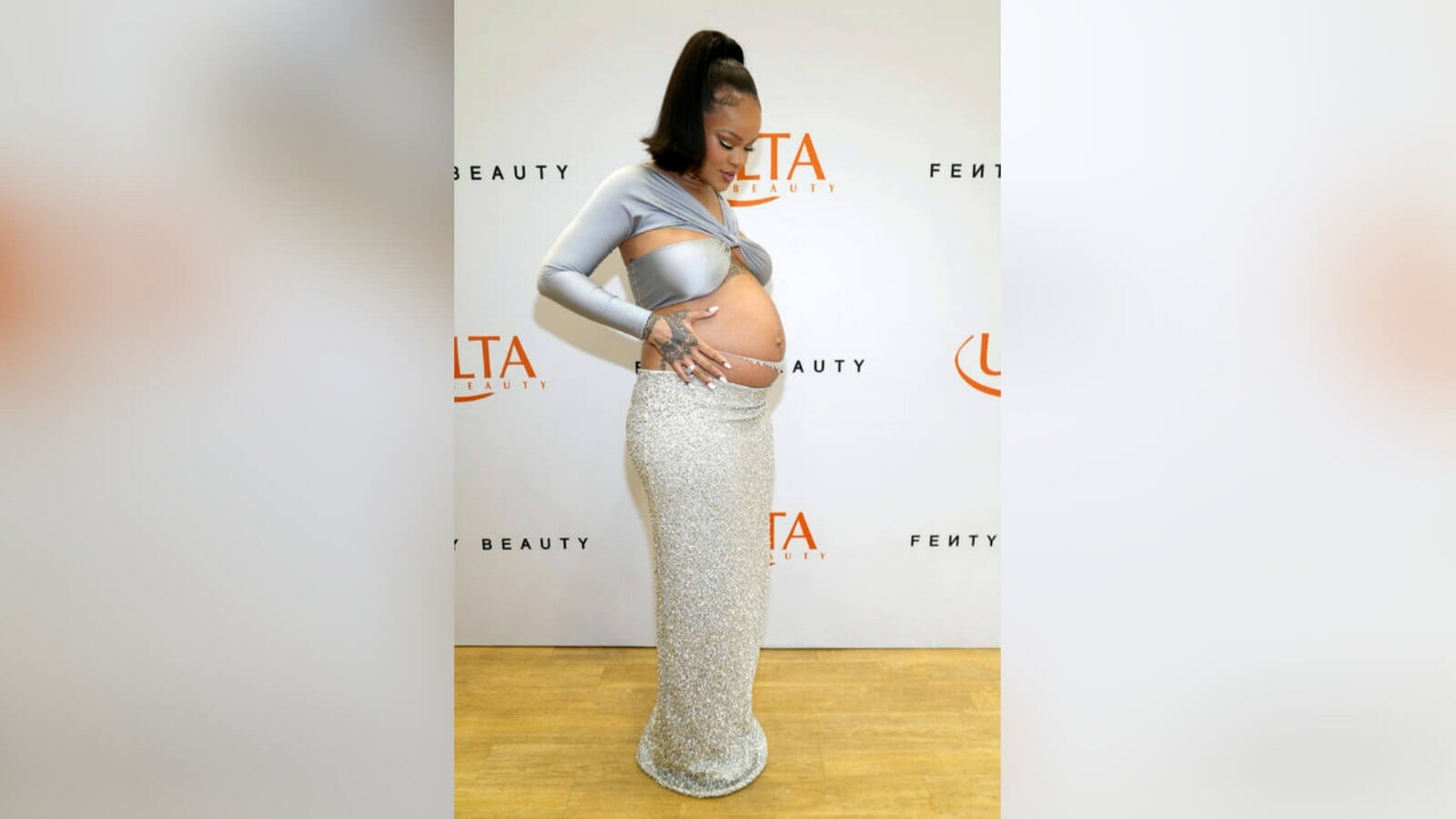 RiRi flaunting her baby bump 