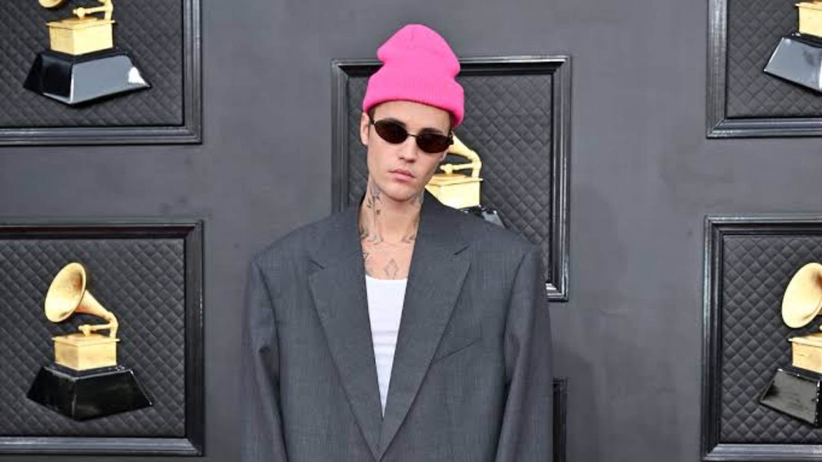 Justin Bieber at the Grammys red carpet