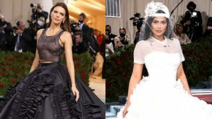 Kendall Jenner and Kylie Jenner at Met Gala 2022