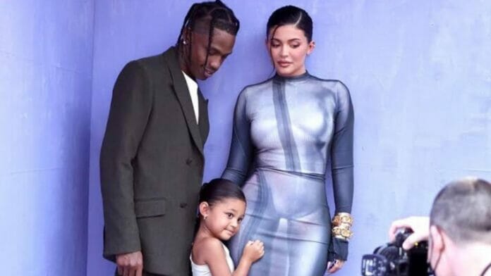 Travis Scott & Kylie Jenner with daughter Stormi on the red carpet of the musical awards